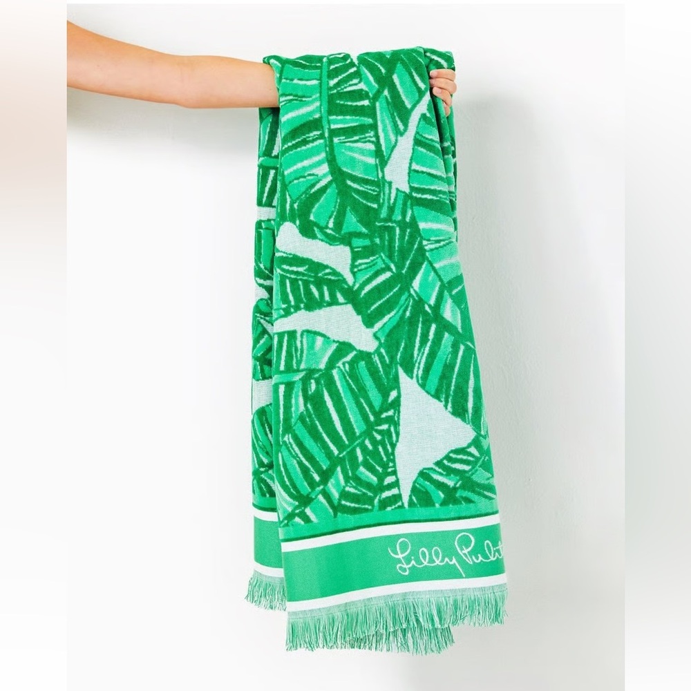 Lilly Pulitzer spearmint let’s go bananas leaf print large Jacquard beach towel